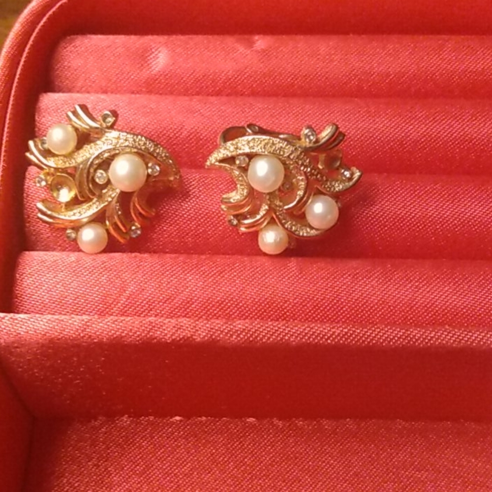 VINTAGE EARRINGS - Picture 3 of 3